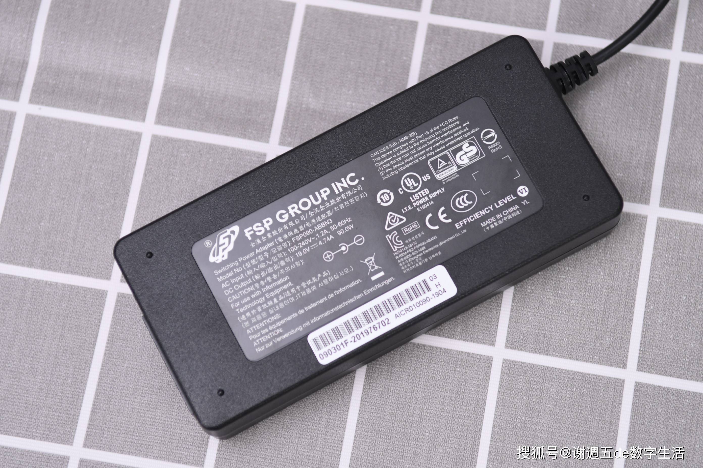 机械革命星耀14轻薄本上市 助力职场高效办公