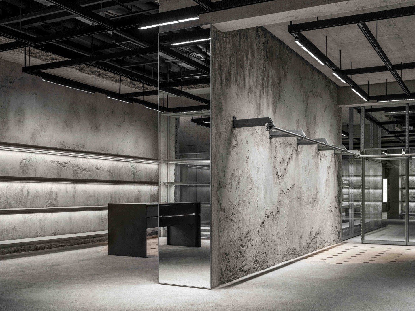 巴黎世家北京旗舰启幕 全球最大空间重塑奢华零售体验