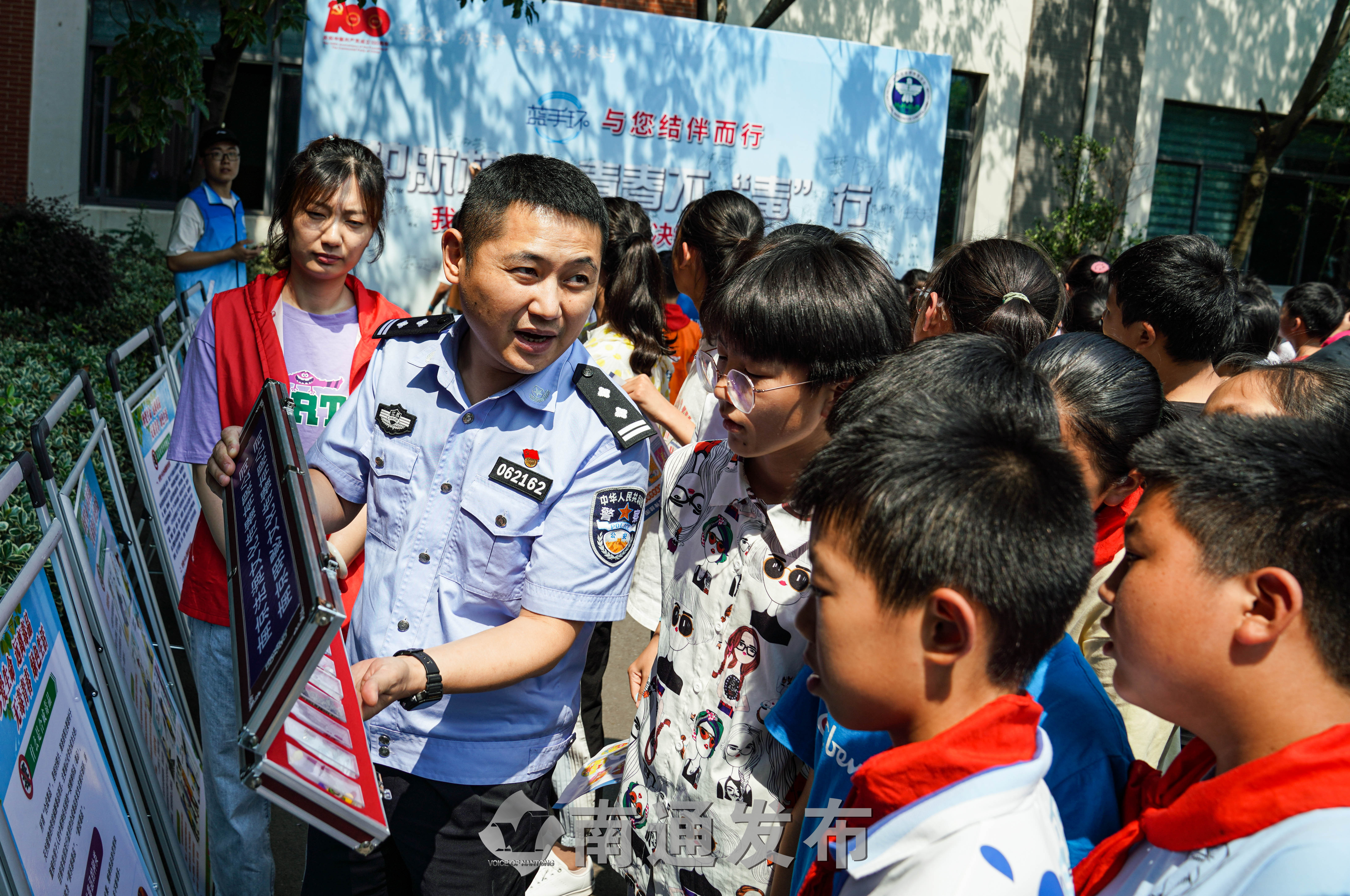 航天精神点亮川渝校园，袋鼠妈妈青春美校园公益行传递青春力量