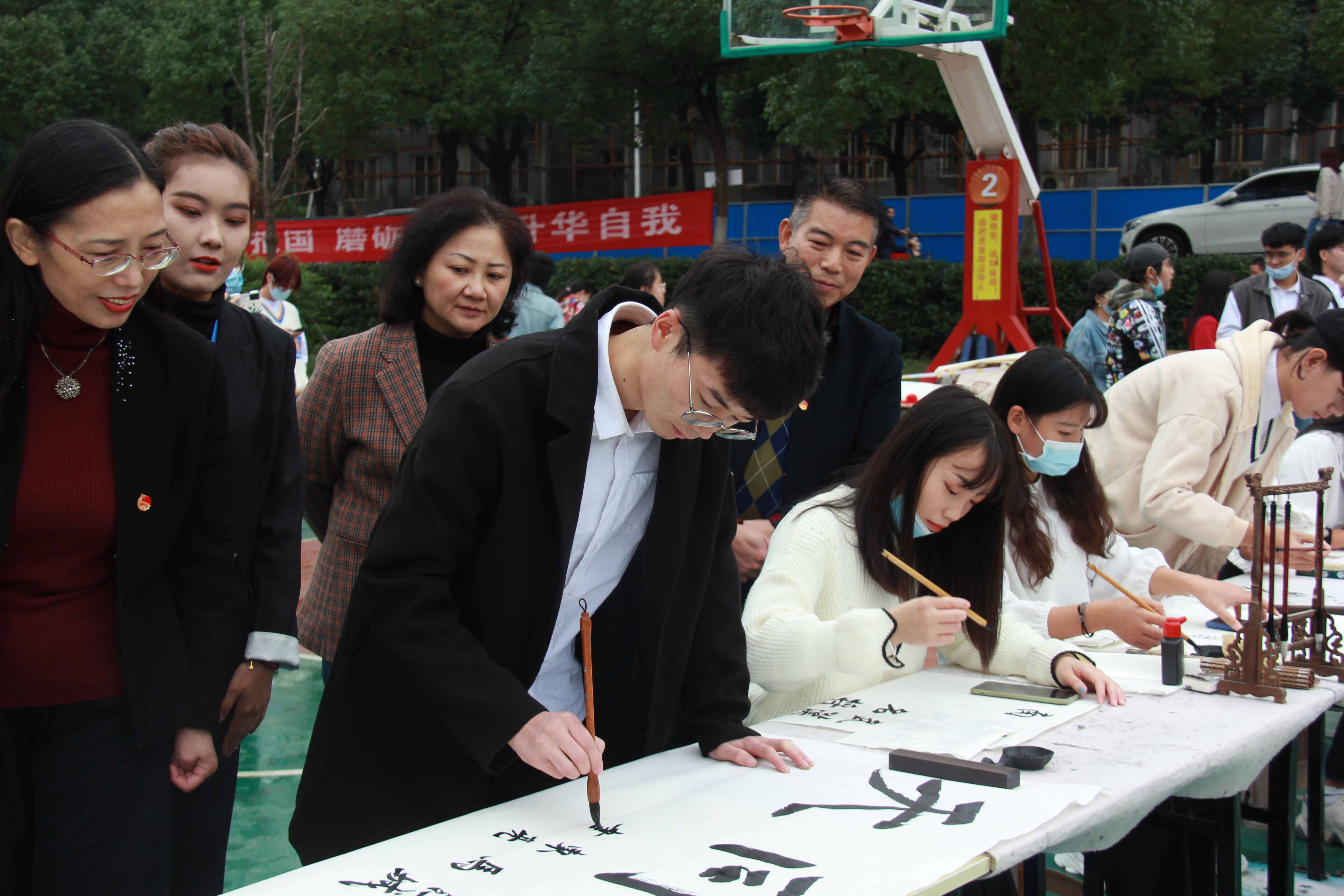 航天精神点亮川渝校园，袋鼠妈妈青春美校园公益行传递青春力量