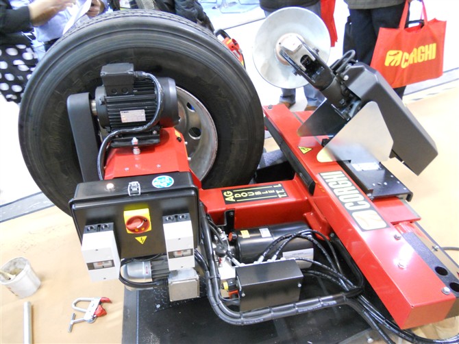 贵州轮胎获得实用新型专利授权：“一种输送线轮胎制动减速装置”