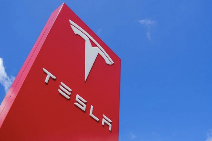 马斯克后悔了，试图和解！美官员：特朗普对与马斯克交谈没兴趣，正考虑出手此前买的红色特斯拉！特斯拉股价巨震