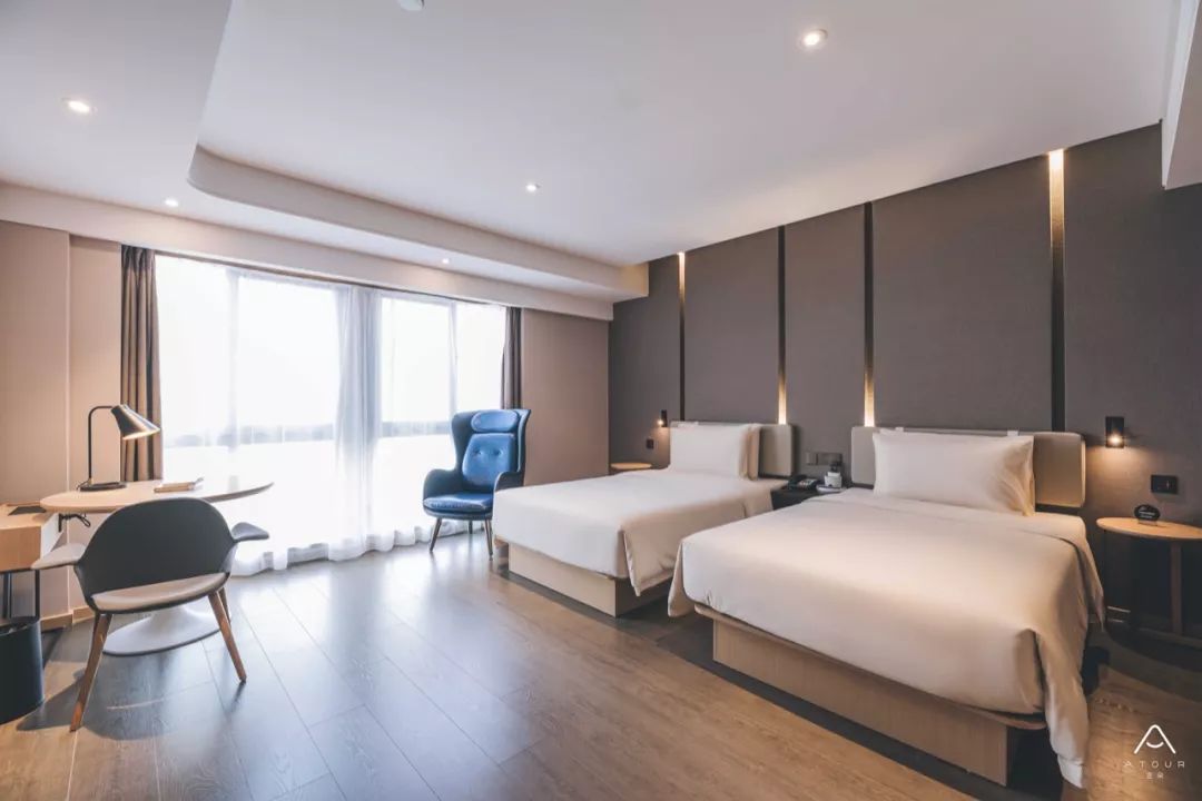 若羽臣股东朗姿股份欲高位套现；亚朵酒店就“枕套事件”再道歉丨消费早参