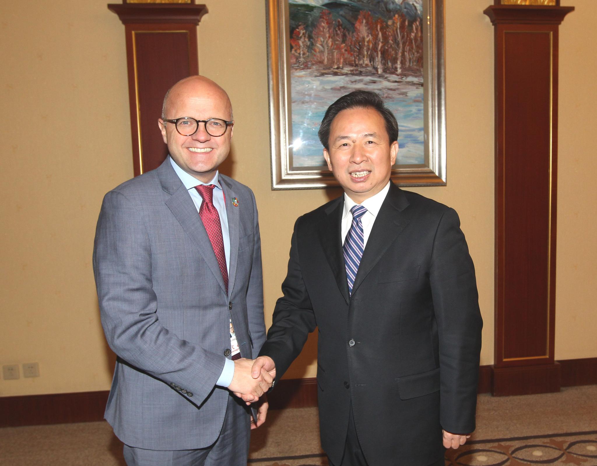 唐中东大使会见毛里塔尼亚投资促进署署长