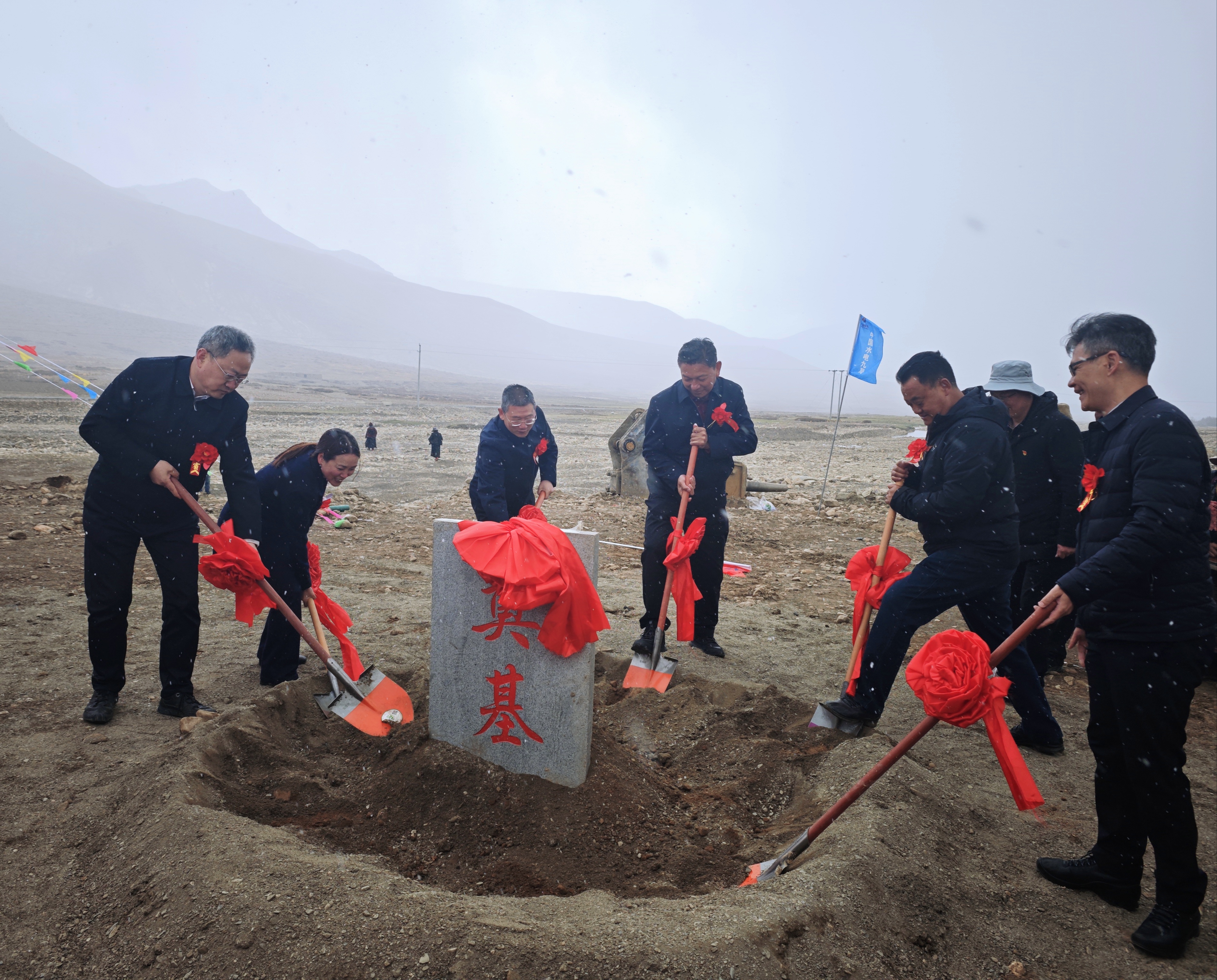 西藏首个塔式光热电站开工建设