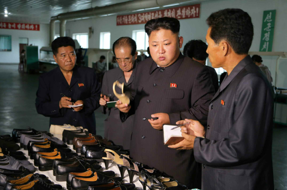 朝鲜发生重大事故驱逐舰再次下水，金正恩出席下水仪式