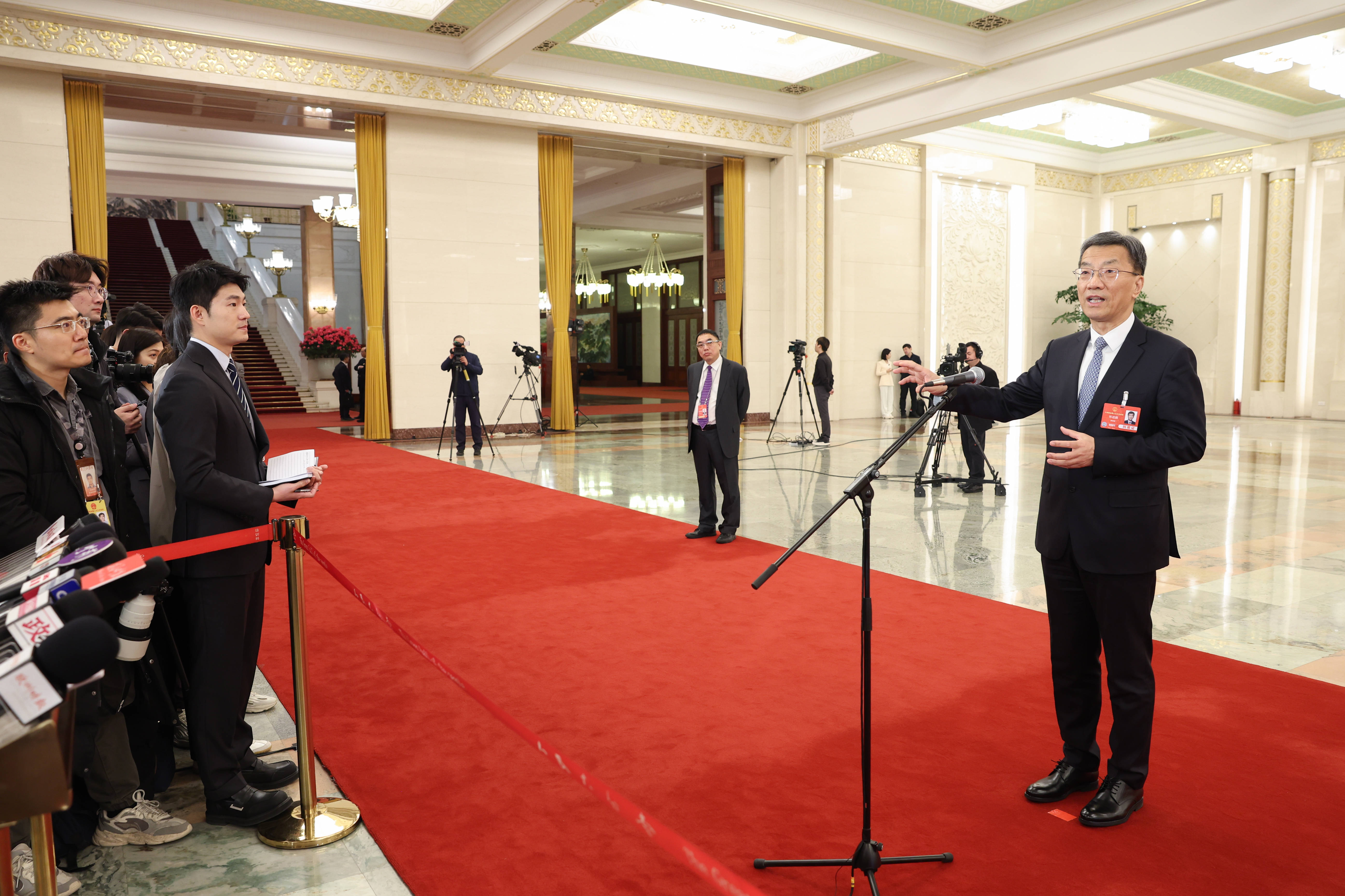 金融监管总局局长李云泽赴新疆、陕西调研