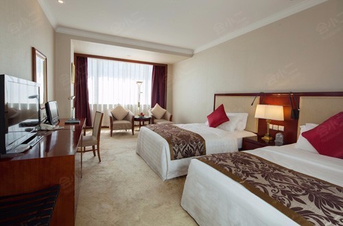 锦江酒店：拟转让锦江食品、锦箸餐饮100%股权