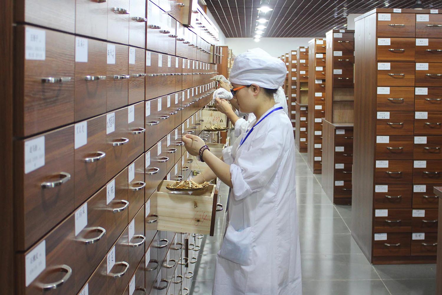 提升自动化水平 叮当智慧药房投入使用智能拣药扫码设备