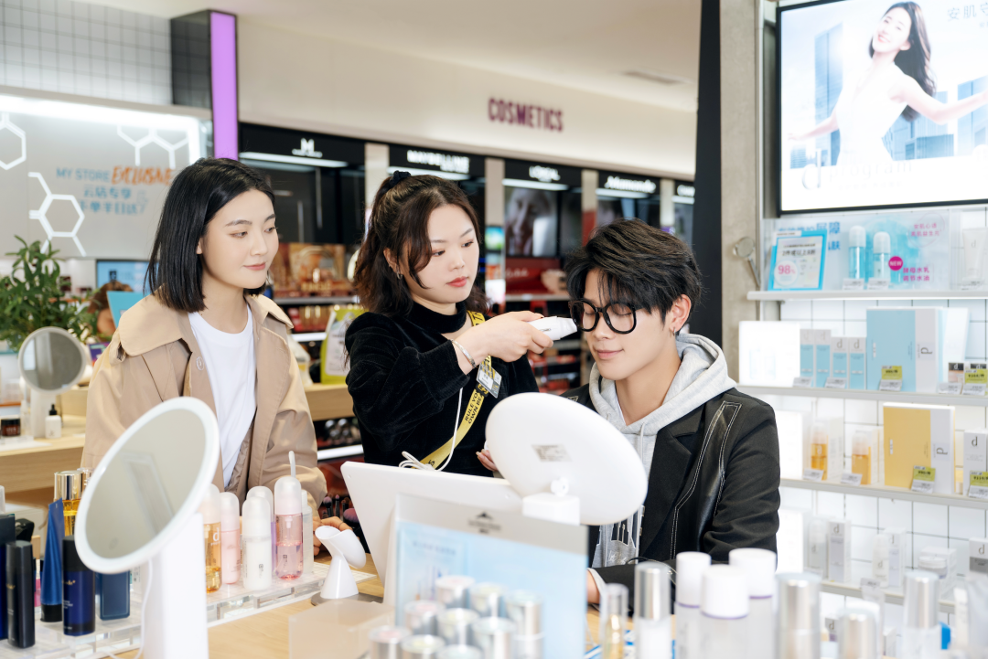 香港美妆巨头内地遇冷，宣布内地门店全关！