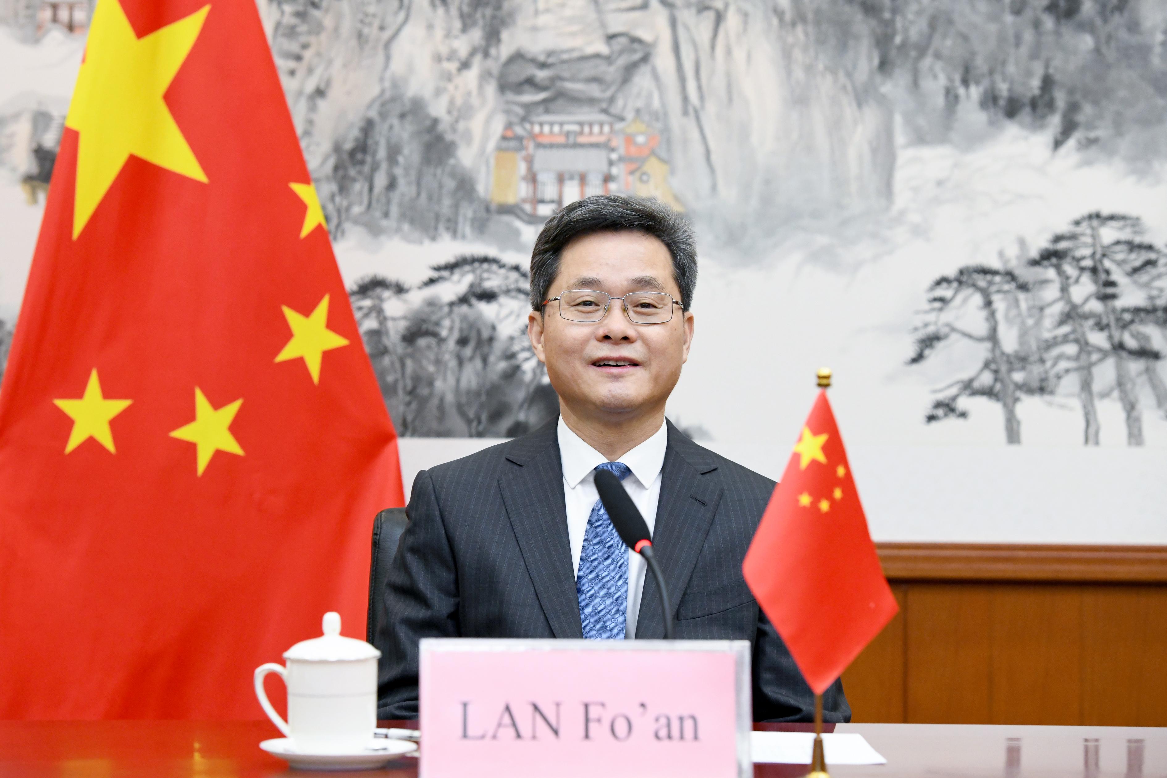 蓝佛安出席2025年金砖国家财长和央行行长会议