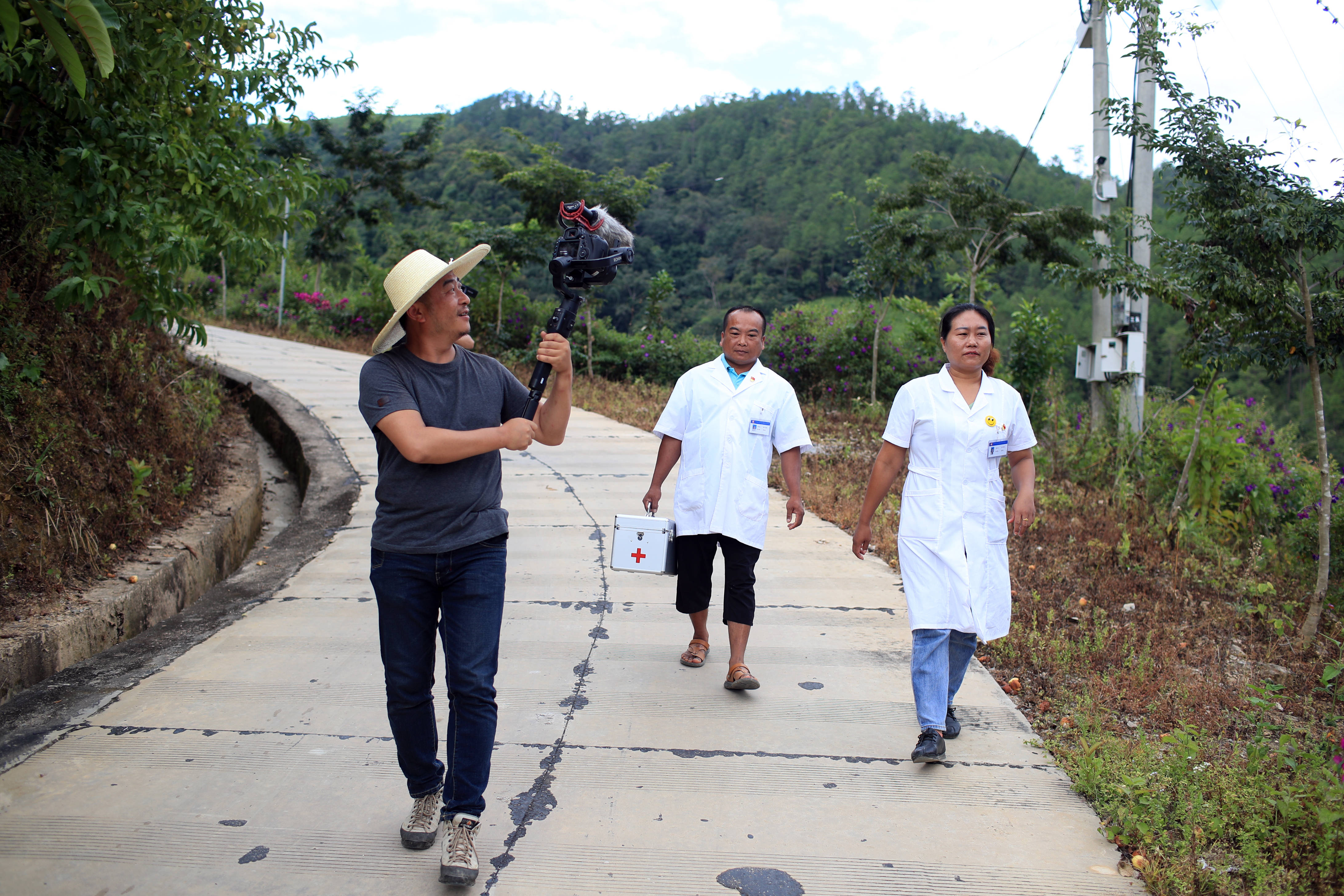 记者手记：心有坚守 逐梦太空