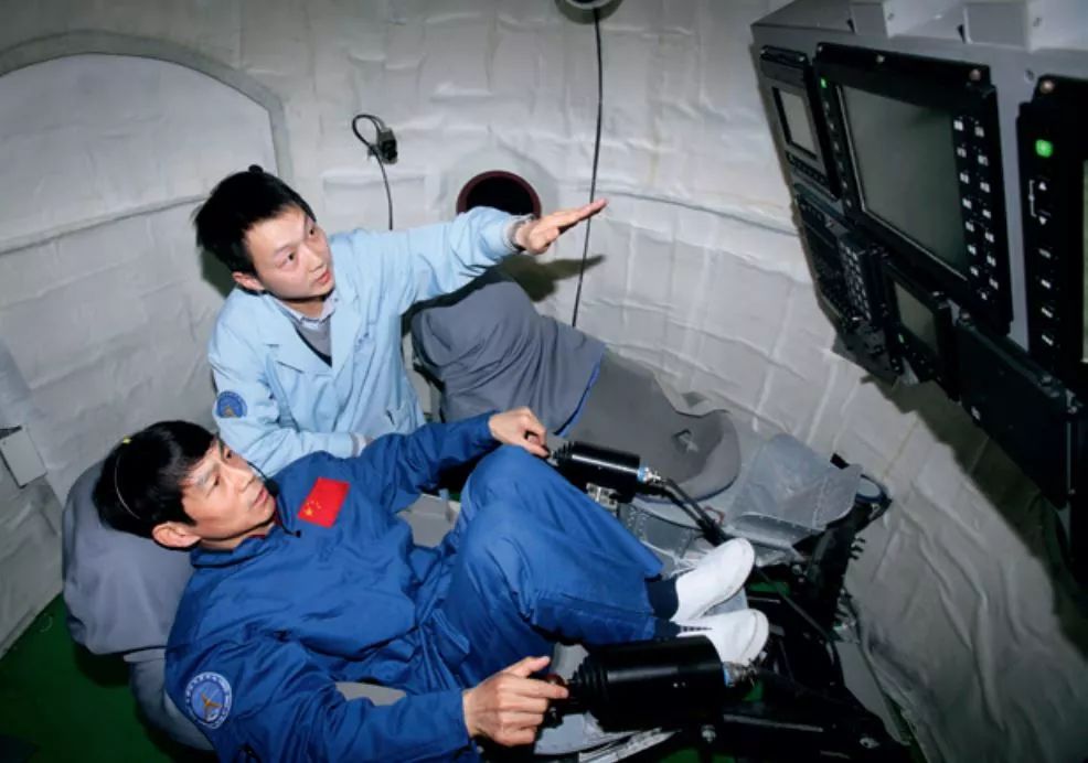 记者手记：心有坚守 逐梦太空