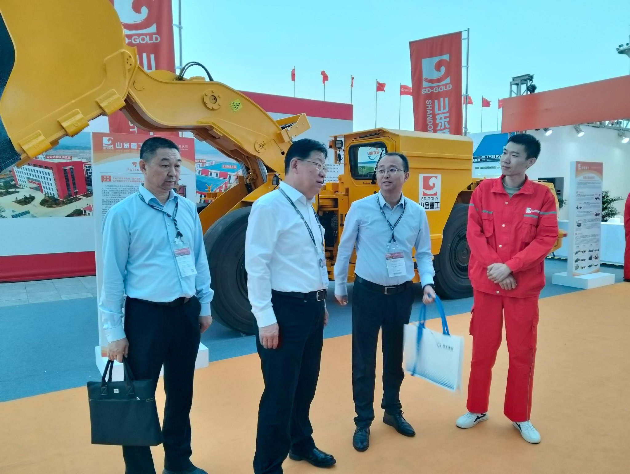 海南矿业总裁滕磊拜访马里矿业部长 推进布谷尼锂矿发展