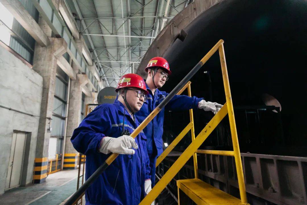 际华集团：公司是国务院国资委直接监管的大型中央企业新兴际华集团有限公司控股的二级上市公司