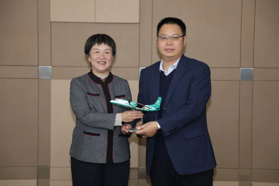 “新舟”60民用搜救机完成首飞