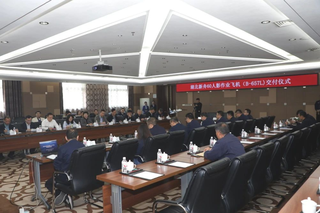 “新舟”60民用搜救机完成首飞