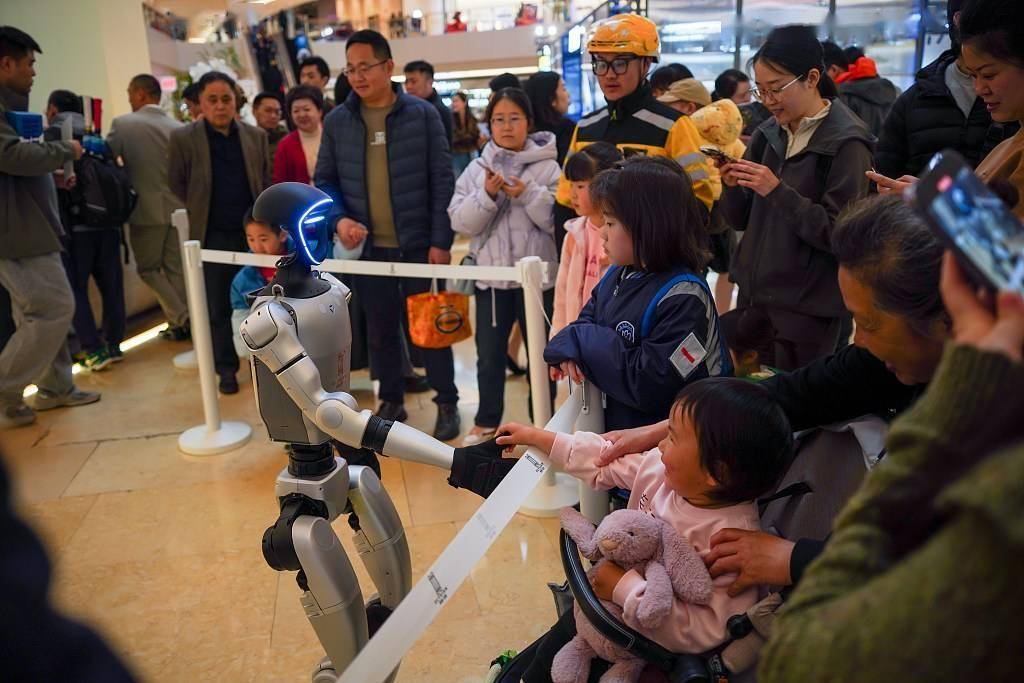 千寻智能创始人兼CEO韩峰涛：具身智能进入技术突破年 明年或有望规模化放量