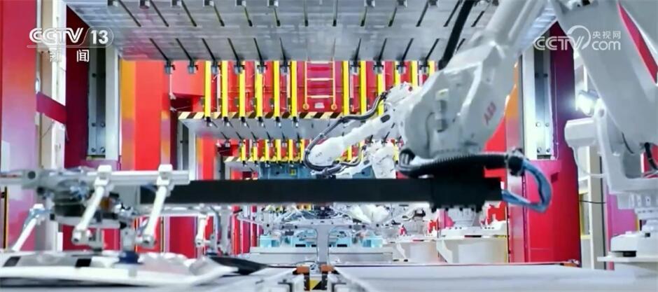 中共中央政治局：要扩大高水平对外开放 稳住外贸外资基本盘