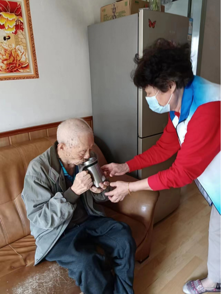 从“适配人”到“呵护人” 黑白调领跑人体工学椅智能新变革