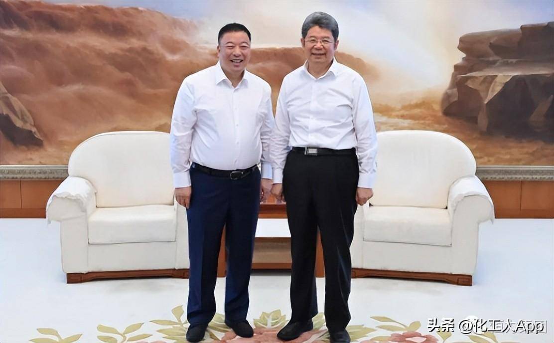 中国石油集团董事长戴厚良会见塞内加尔能源、石油和矿产部长