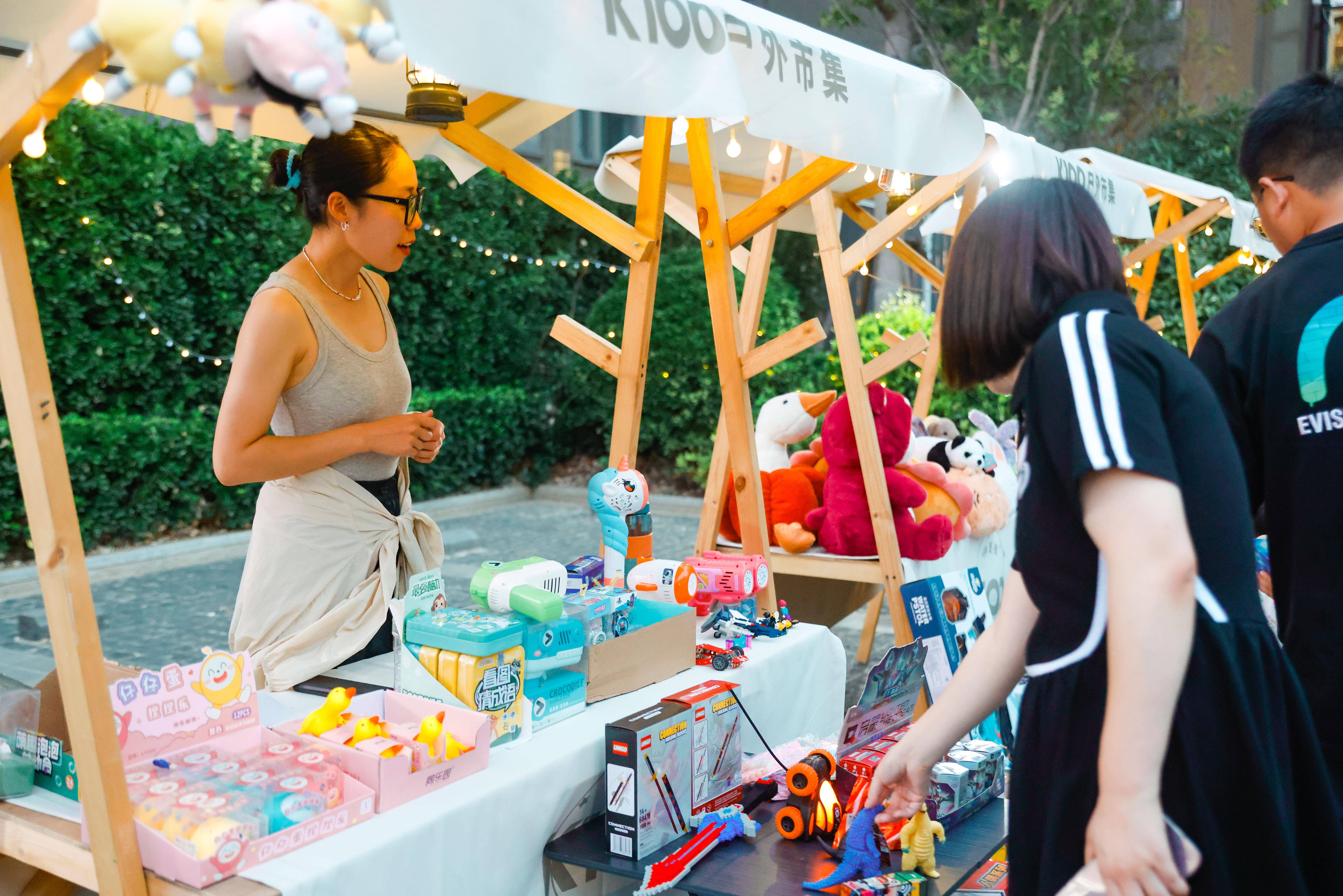 创源股份进军潮玩文创，联名现象级IP，机构看好长期成长性