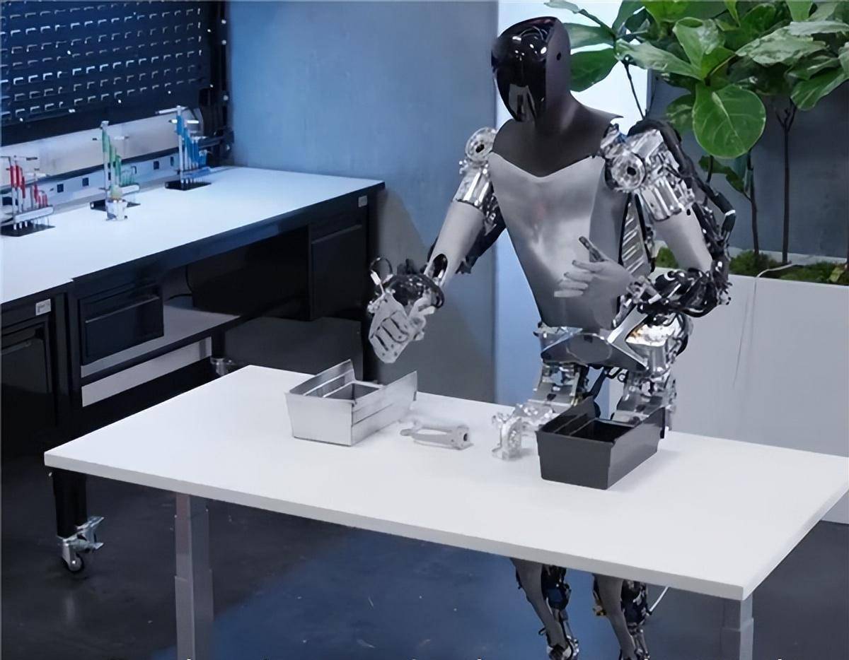 数百名女性和未成年人受害！被指“色情生成器”，马斯克旗下AI闯祸，欧盟高官痛斥其“令人作呕”，两个国家出手封禁