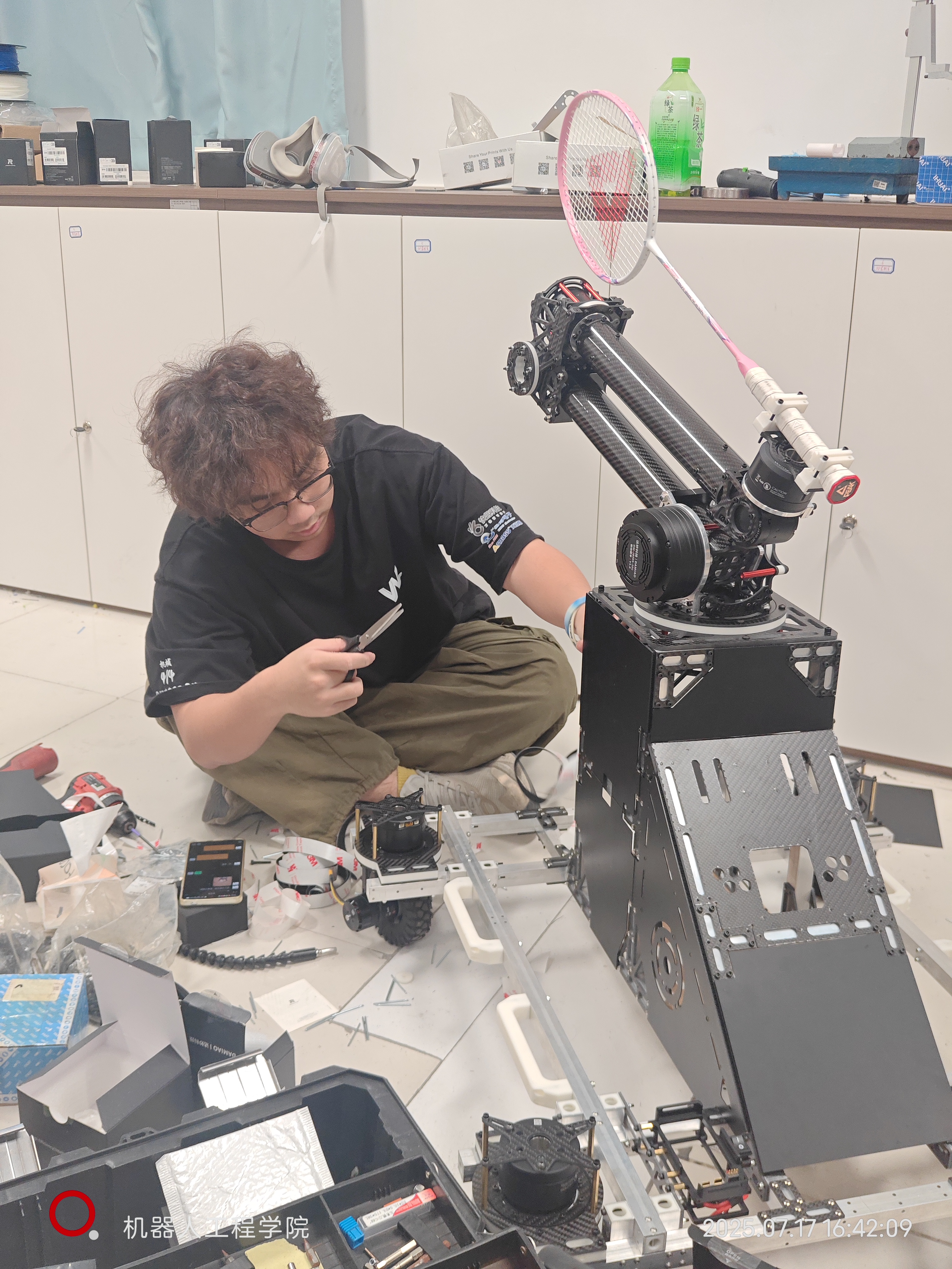 新华读报｜“手势操控机器人”技术走进现实