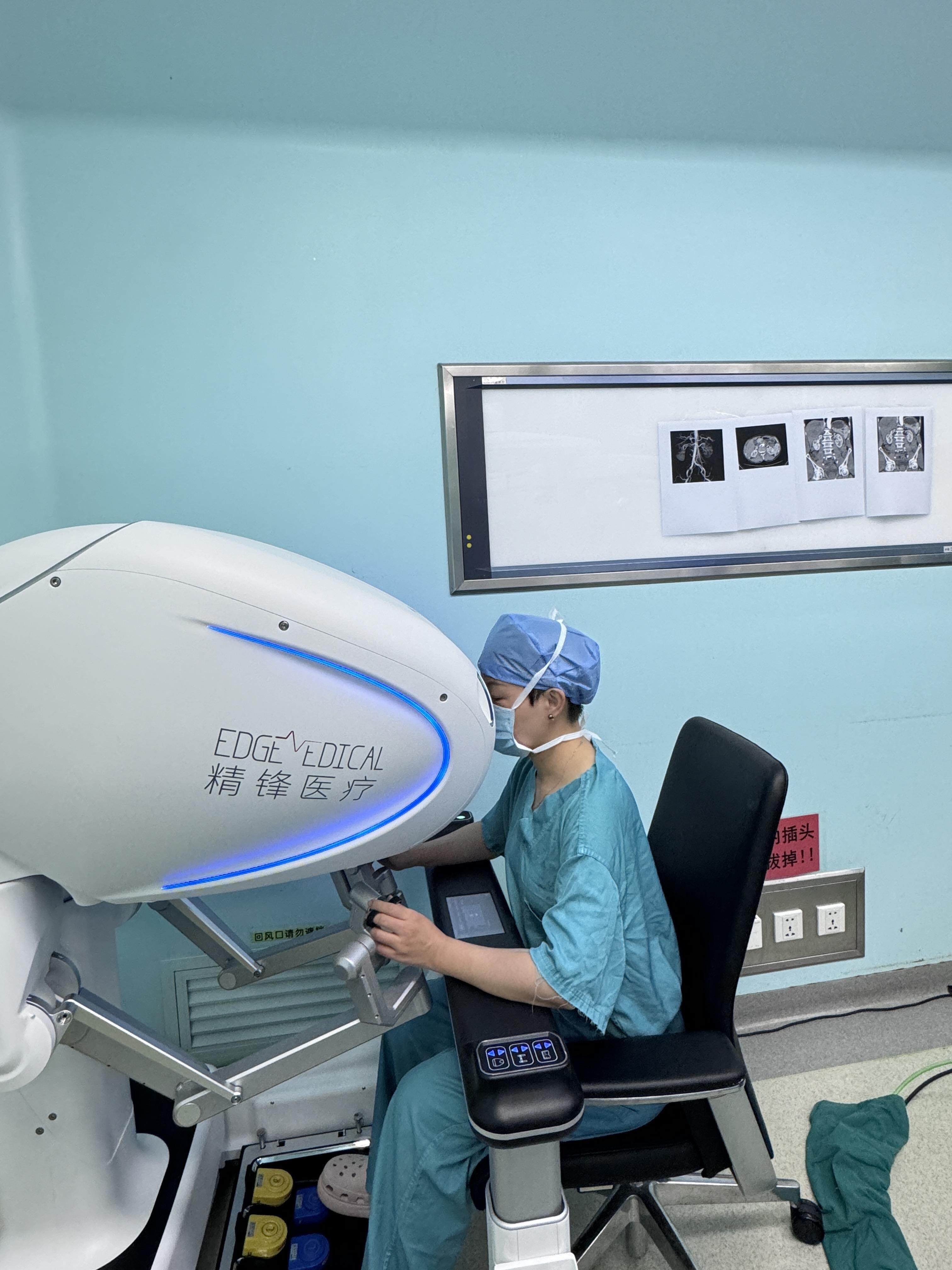 手术机器人公司精锋医疗港交所上市首日涨超30% 成都一天使投资人8年获益超过130倍