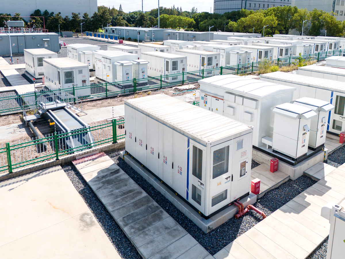 鹏辉能源：公司主要储能产品满产，计划2026年新投产587Ah大容量电芯