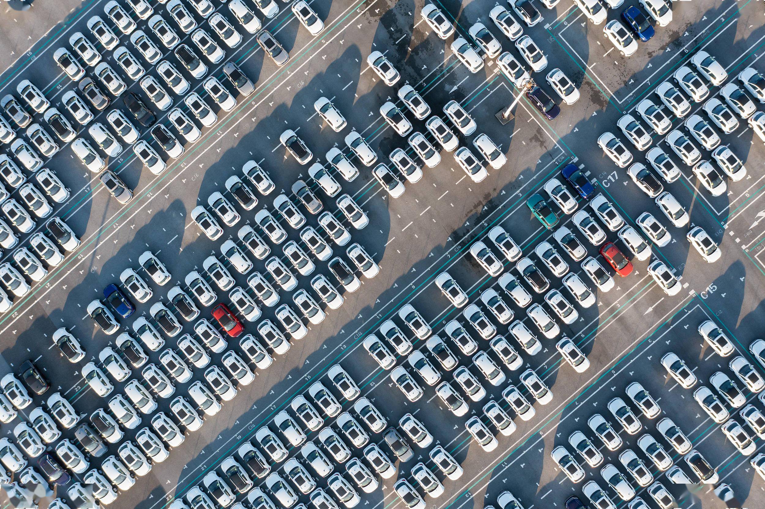 云南城投：拟公开挂牌转让七彩公司10.5%股权