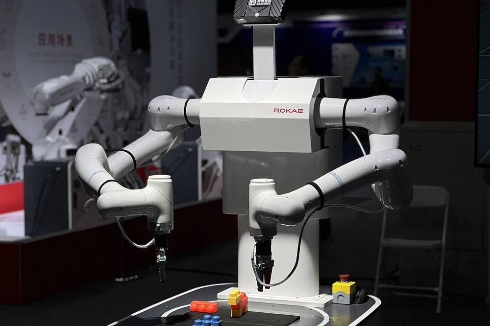 秀我中国丨制造一台人形机器人，拢共分几步？