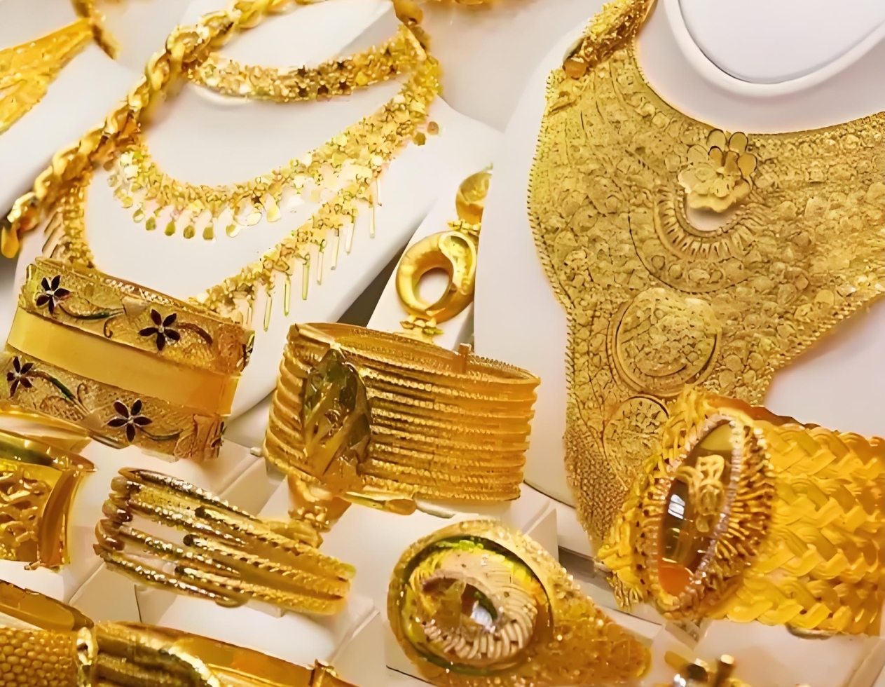 紫金矿业成交额超200亿元