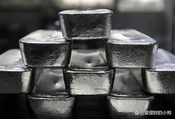 特朗普称正与伊朗进行对话；水贝黄金平台杰我睿已启动兑付；CME上调黄金、白银期货保证金比例；SpaceX申请部署100万颗卫星丨每经早参