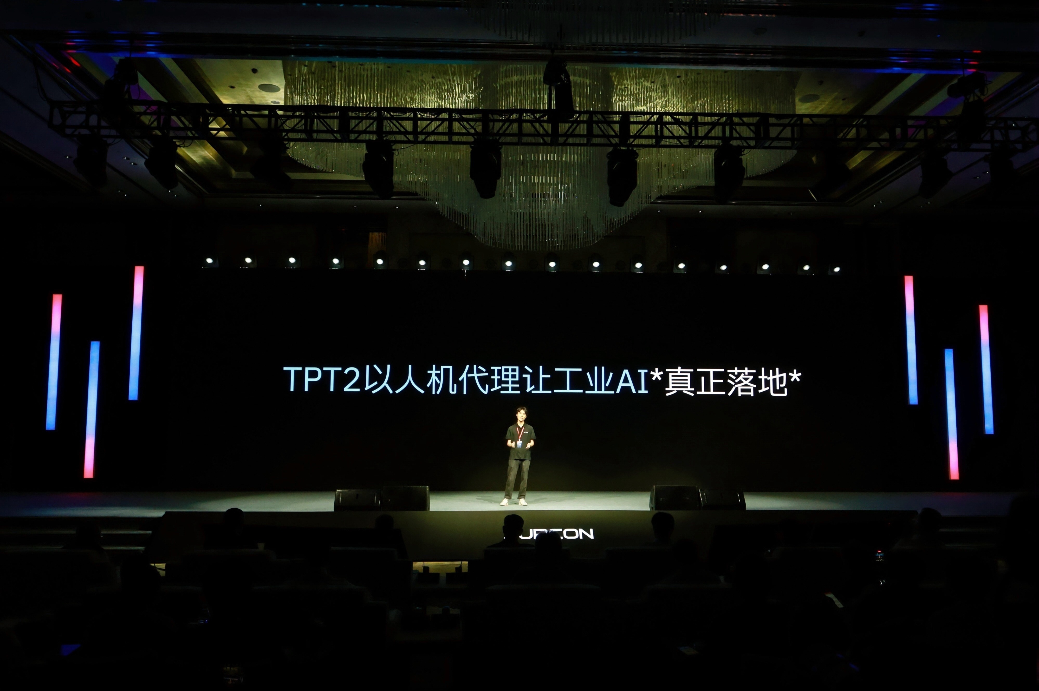 凌云光：公司AI产品已开始服务国际头部企业AI服务器的智能生产与检测