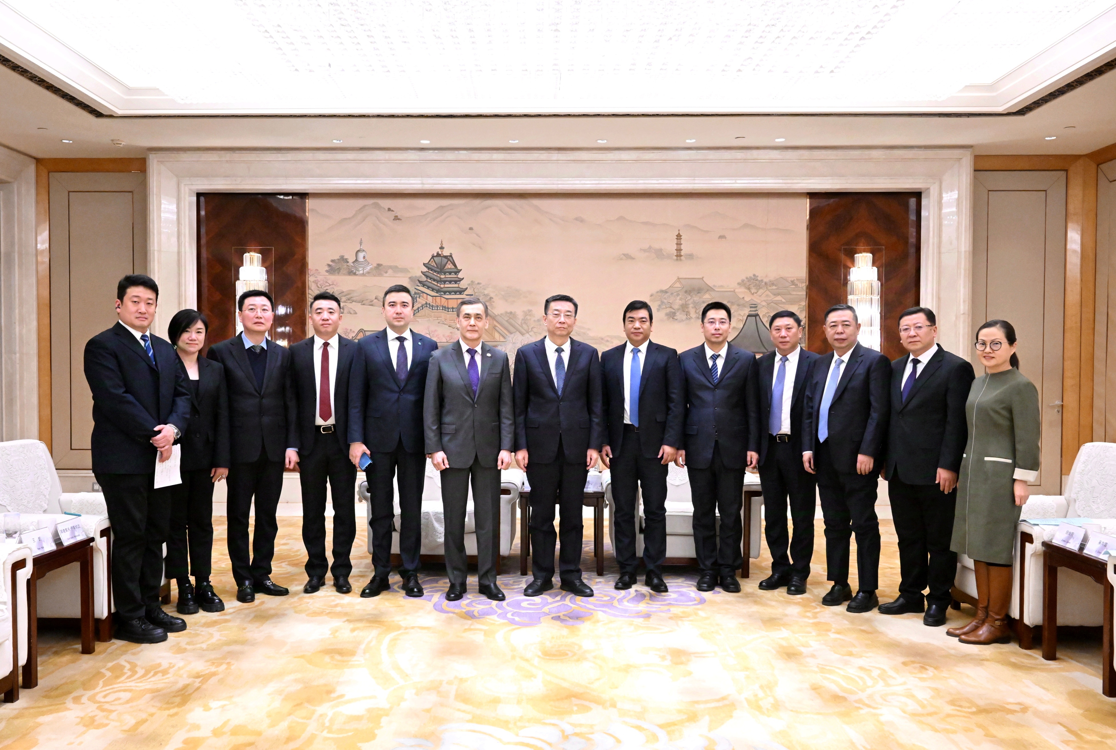 中国驻美国大使谢锋：中美应在经贸、人工智能、医疗健康领域深挖合作潜力