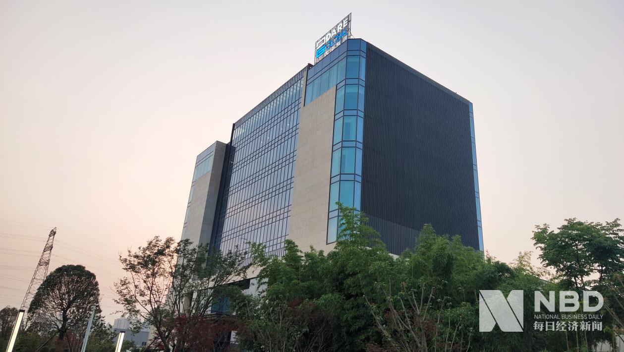 大亚圣象：年产4万吨电池箔项目正式投产前控股股东承诺转让相关股权或资产