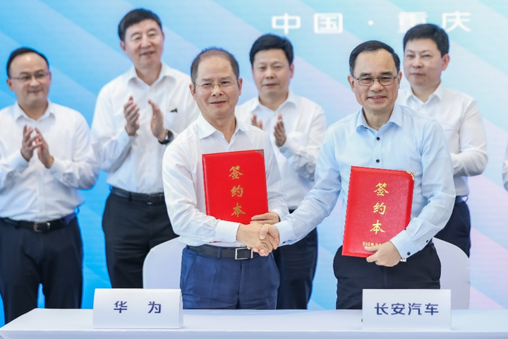 驻非盟使团团长蒋烽大使率队调研华为埃塞公司