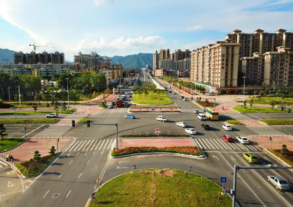 广东今年新开工改造不少于600个老旧小区；广东首单具身机器人专属保险落地丨大湾区财经早参