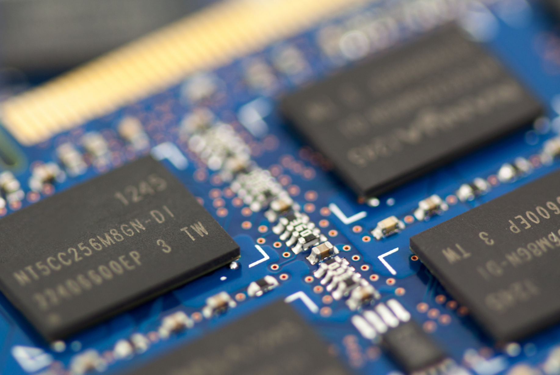 机构: 传统DRAM利润率首次反超HBM