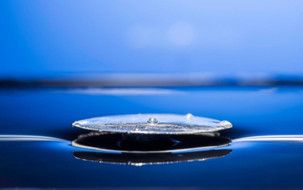 超疏水设计可使铝金属管“永不沉没”