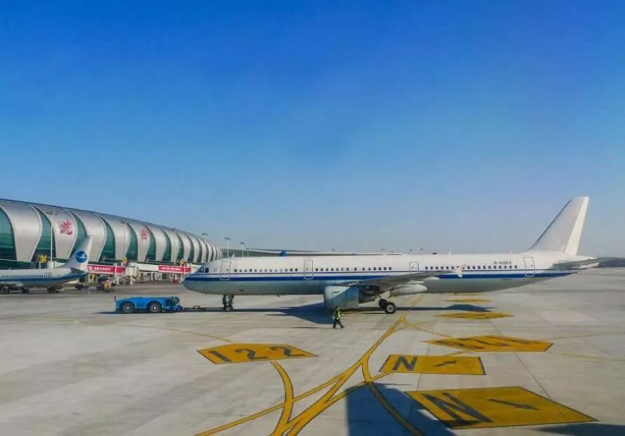 厦门空港：1月旅客吞吐量238.07万人次 同比下降3.84%