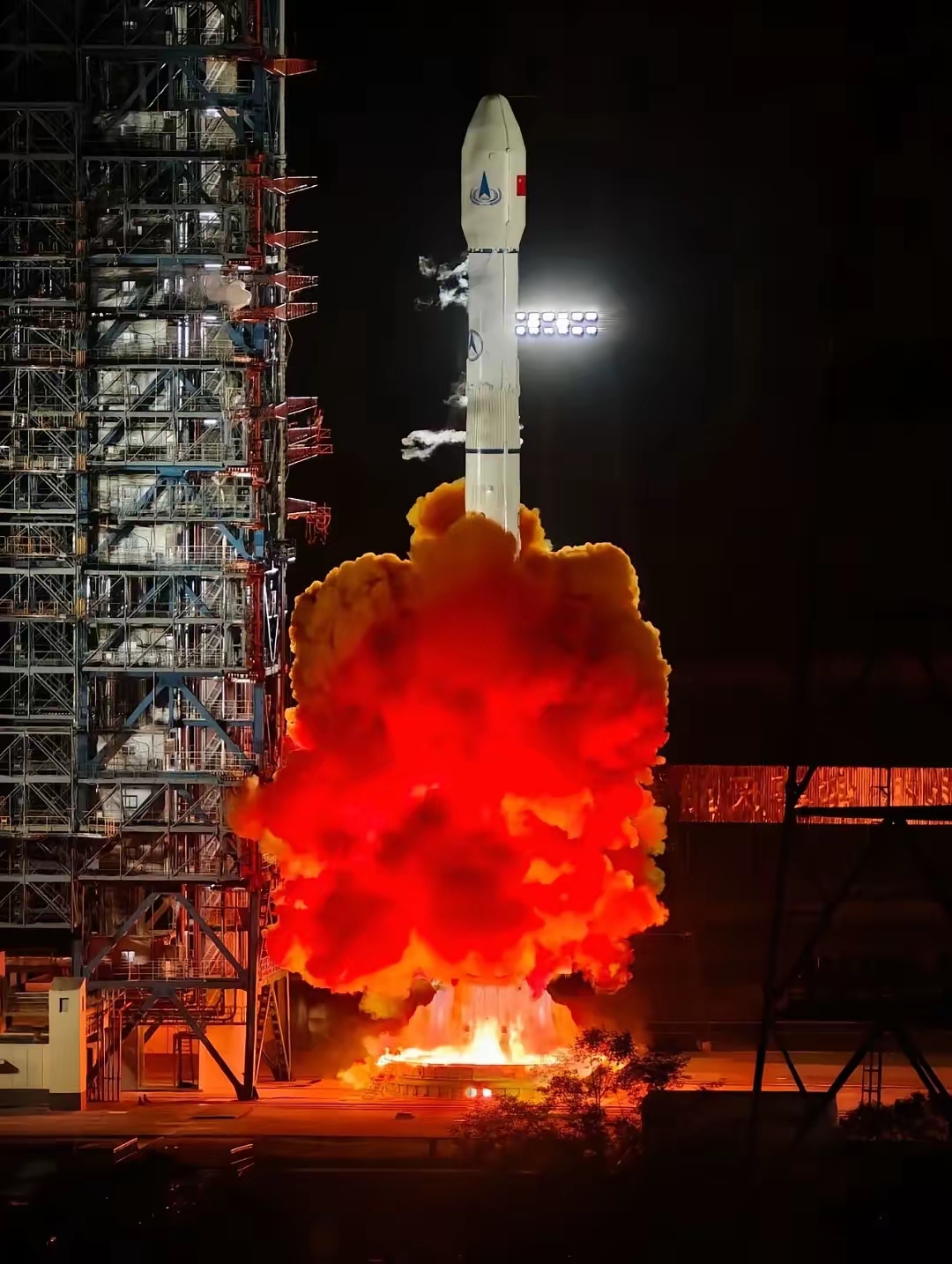 美国因天气原因再次推迟“龙”飞船载人发射任务