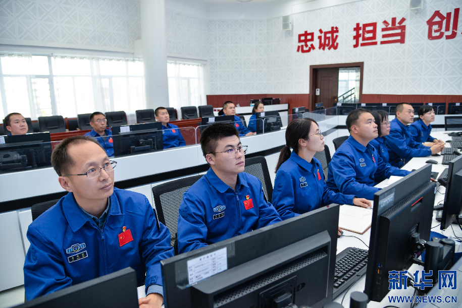 从“雄鹰”到“蓝鲸”——访酒泉卫星发射中心冯浩明