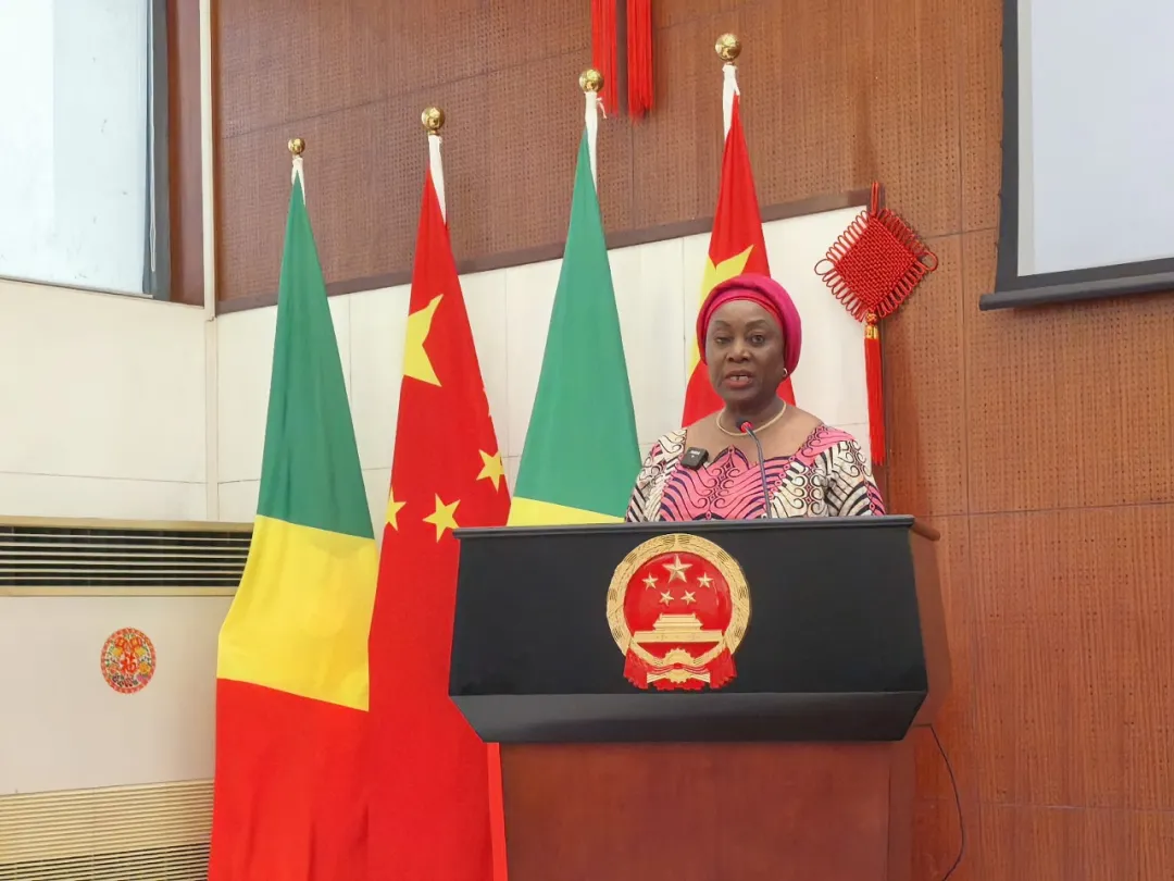 积极响应“中非人文交流年”活动倡议,援坦桑尼亚桑给巴尔血吸虫病防治专家开展义诊活动