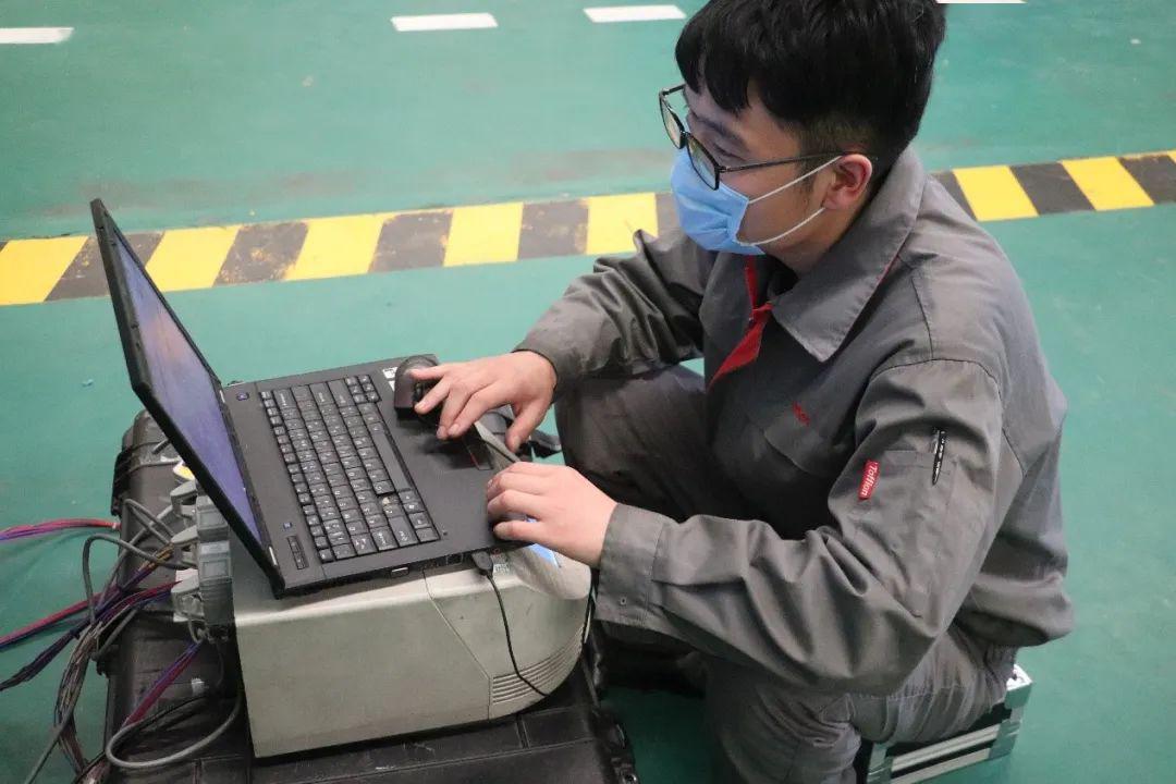 东富龙获得发明专利授权：“一种巢板矫正及定位机构”