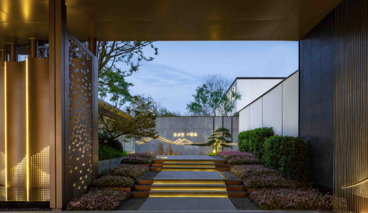 多个景区门票约满!新中式主题乐园门票预订翻番,小城游加速“出圈”!