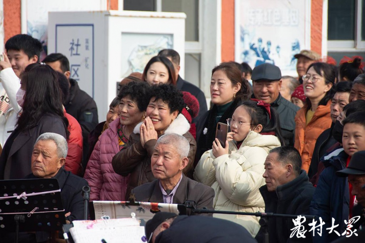 旅游过年成新风尚：“家人在身边，哪里都是年”丨新春走基层