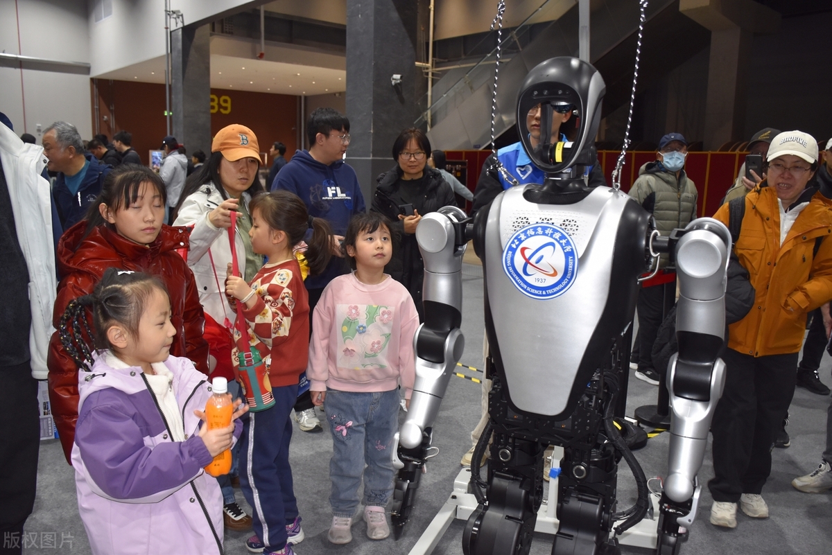 人形机器人组团上春晚，释放哪些投资信号？