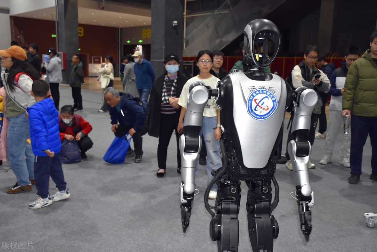 人形机器人组团上春晚，释放哪些投资信号？